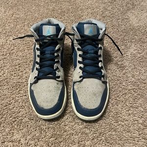 Air Jordan 1 Retro Mid 'Dark Powder Blue'